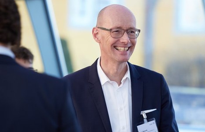 Das gelbe Schloss verbindet Menschen stärker als soziale Netzwerke