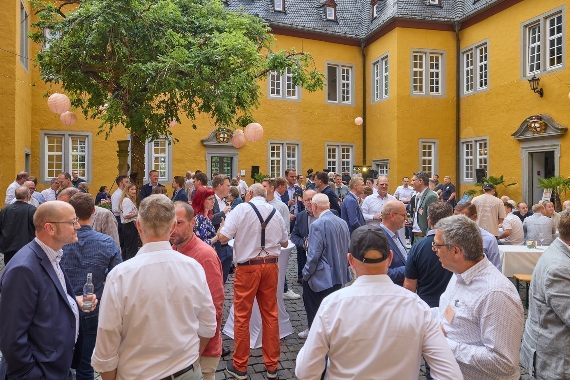 Zeitungsartikel aus der Börsen-Zeitung "Wertegemeinschaft leben"
